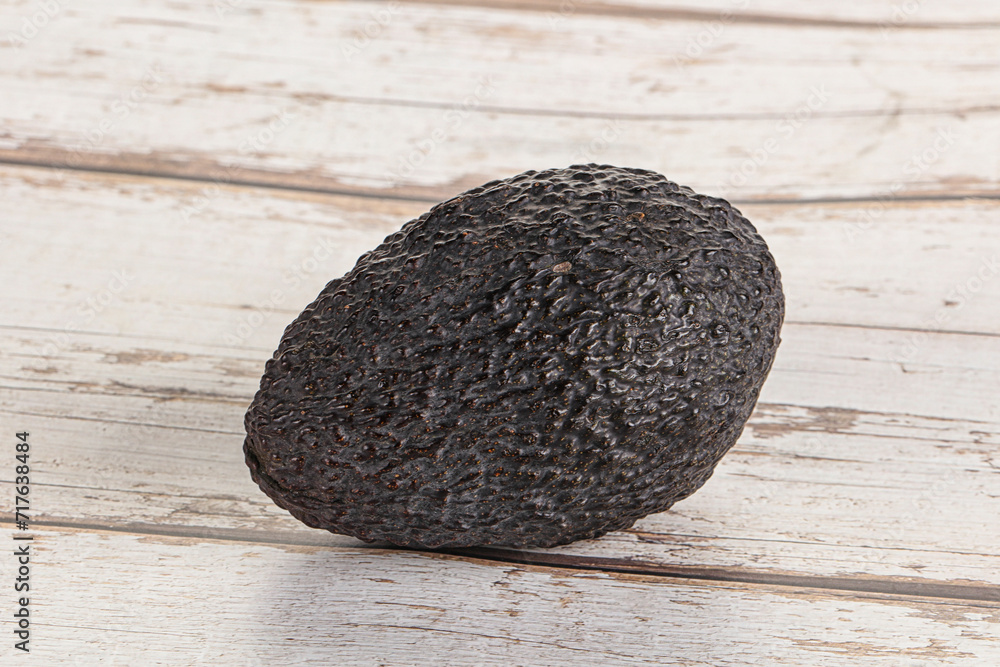 Fototapeta premium Ripe raw whole avocado fruit