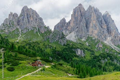 Fotografie Rifugio Citta Di Carpi, Mountain Hut, with Cadini di Misurina mountains in the background in the Dolomites, Italy