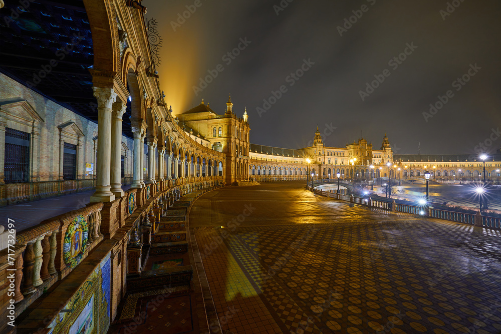 Obraz premium Scenic night view of Plaza de Espana after rain. Sevilla, Spain.