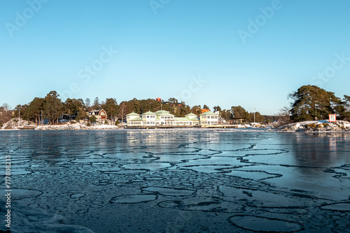 Bucht von Nynäshamn mit typisch Schwedischen Häusern