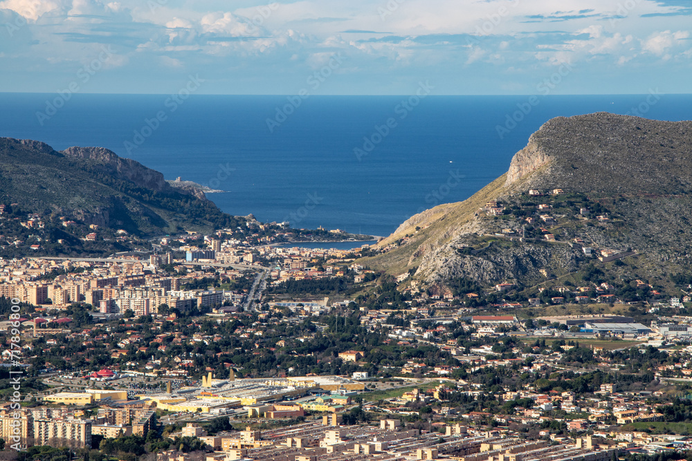 Panorama di Palermo, il mare e Sferracavallo