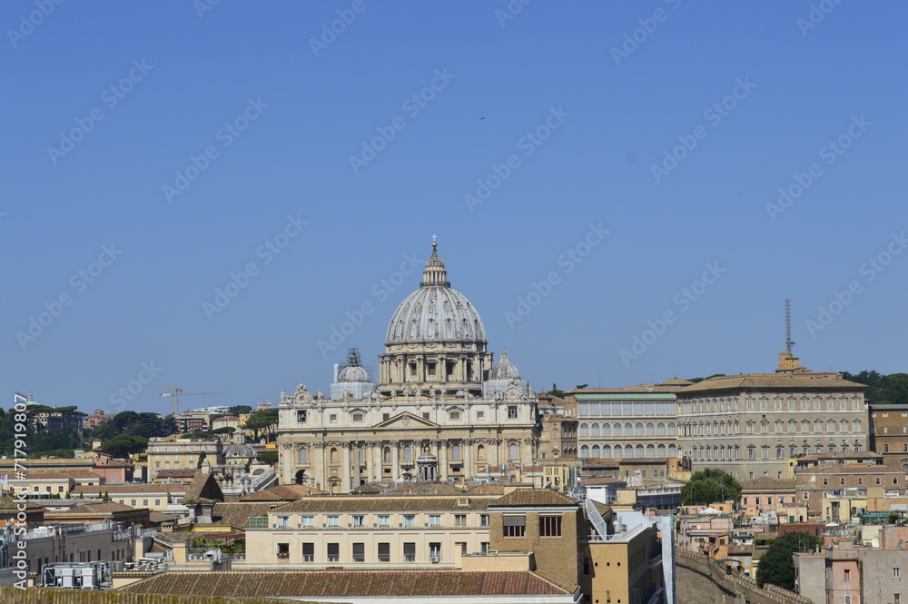 ]Vista do Vaticano com céu azul