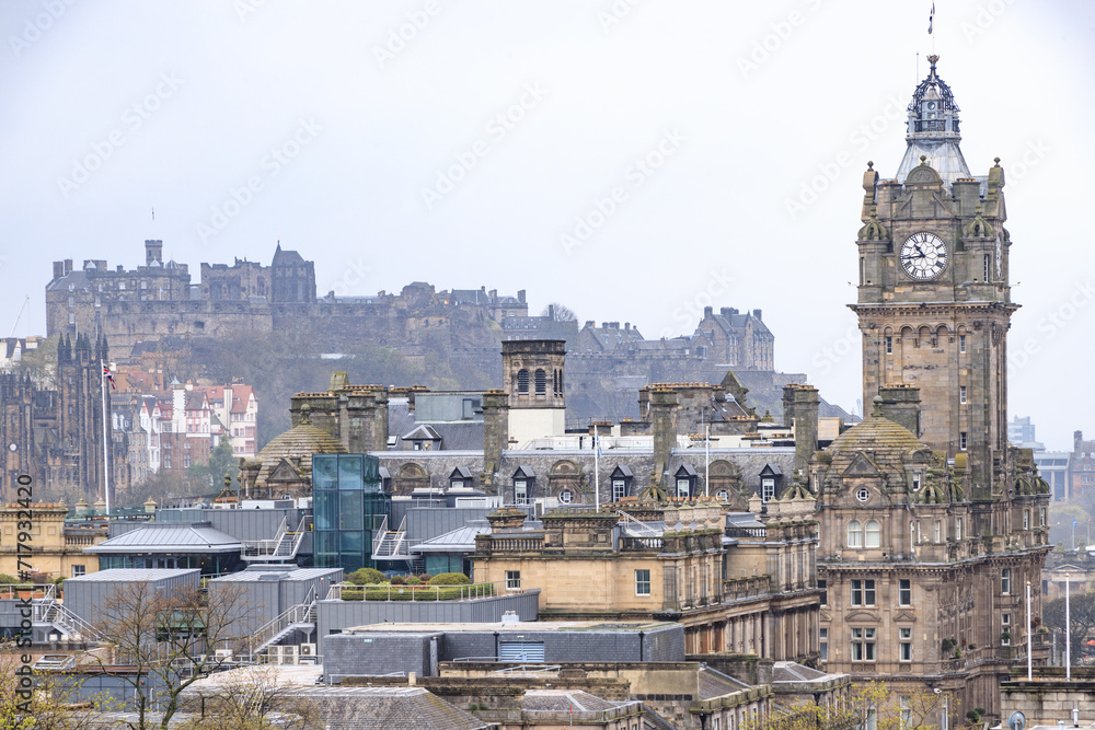 Edinburgh’s Majestic Castle Overlooking the Historic Old Town