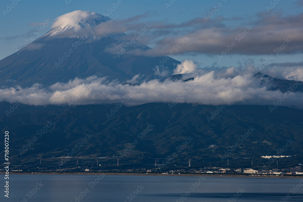 駿河湾から見た冬の富士山