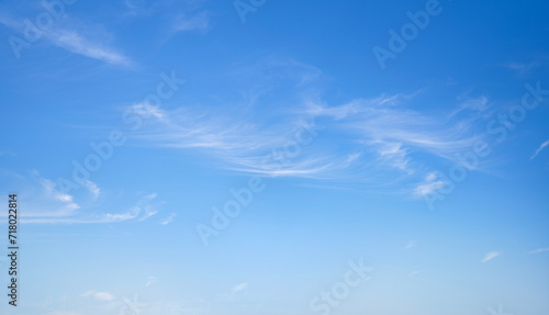 Bleu sky with white clouds