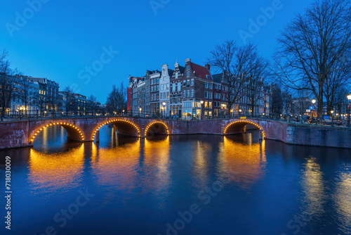 Valokuva The corner of Leidsegracht & Keizersgracht canals in Amsterdam the Netherlands