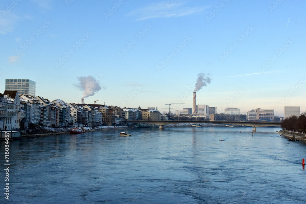 Das Rheinufer in Grossbasel im Winter