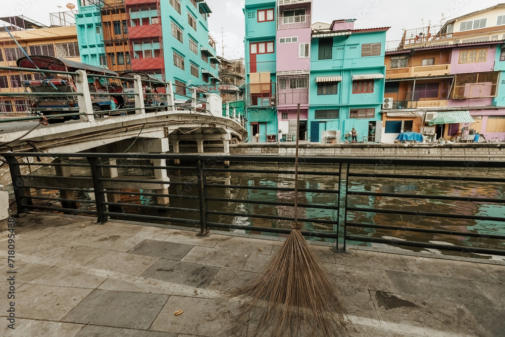 Naklejka premium Colorful houses at riverside in Bangkok Thailand