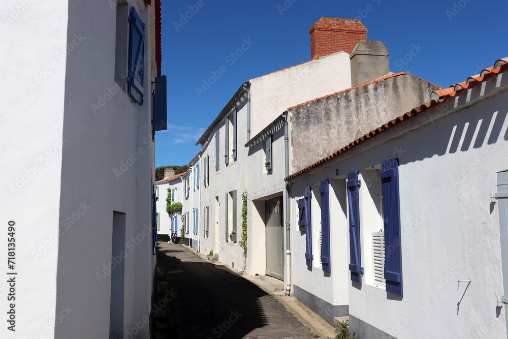Häuser mit bunten Fensterläden, in Noirmoutier-en-Ile, Frankreich Häuser mit bunten Fensterläden, in Noirmoutier-en-Ile, Frankreich