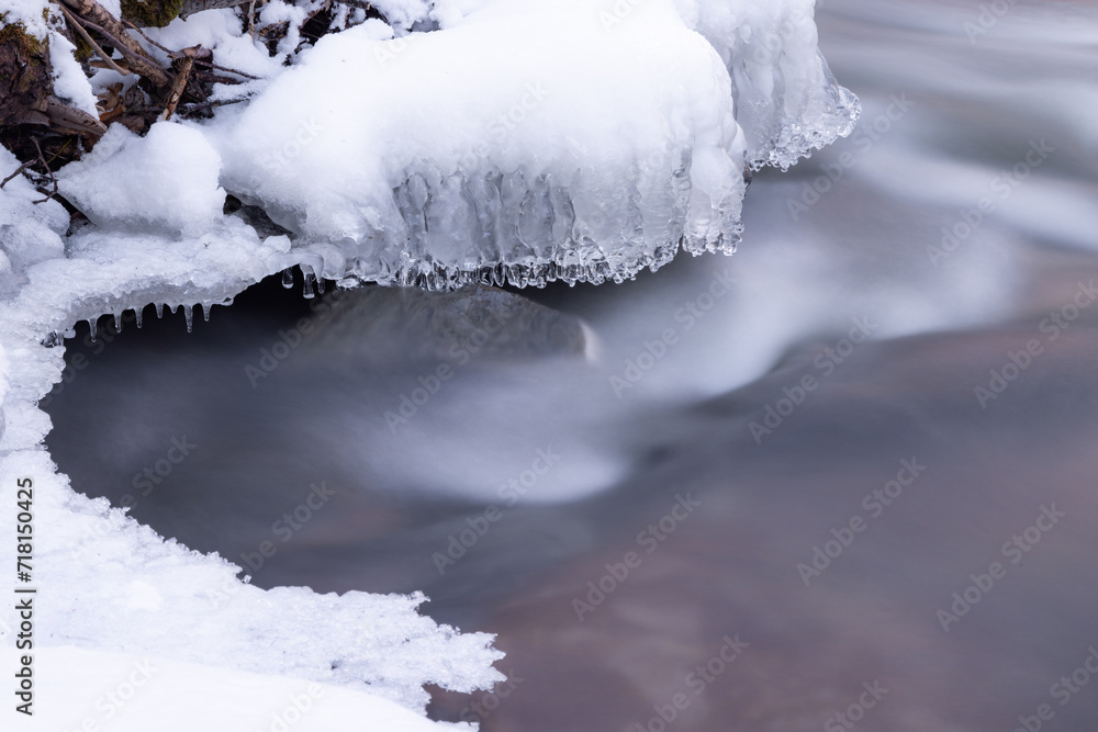Selkewasserfall bei Alexisbad im Selketal Harz im Winter mit Eis und Schnee