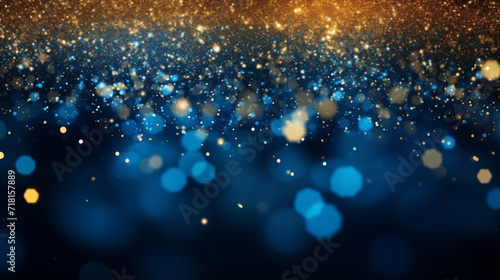 Particules scintillantes et brillantes volant sur fond sombre, bleu nuit. Lumière orangée, paillettes dorées et flou. Fond pour bannière, conception et création graphique.  © FlyStun