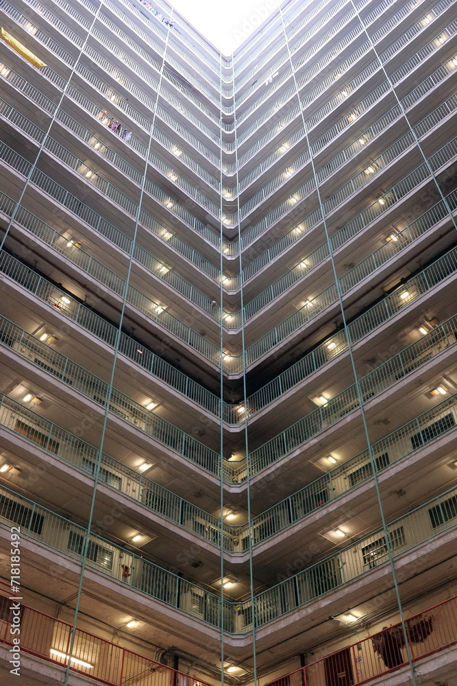 Obraz premium A crowded city, a dense cluster of building