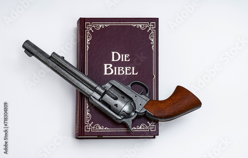 Bibel und Revolver