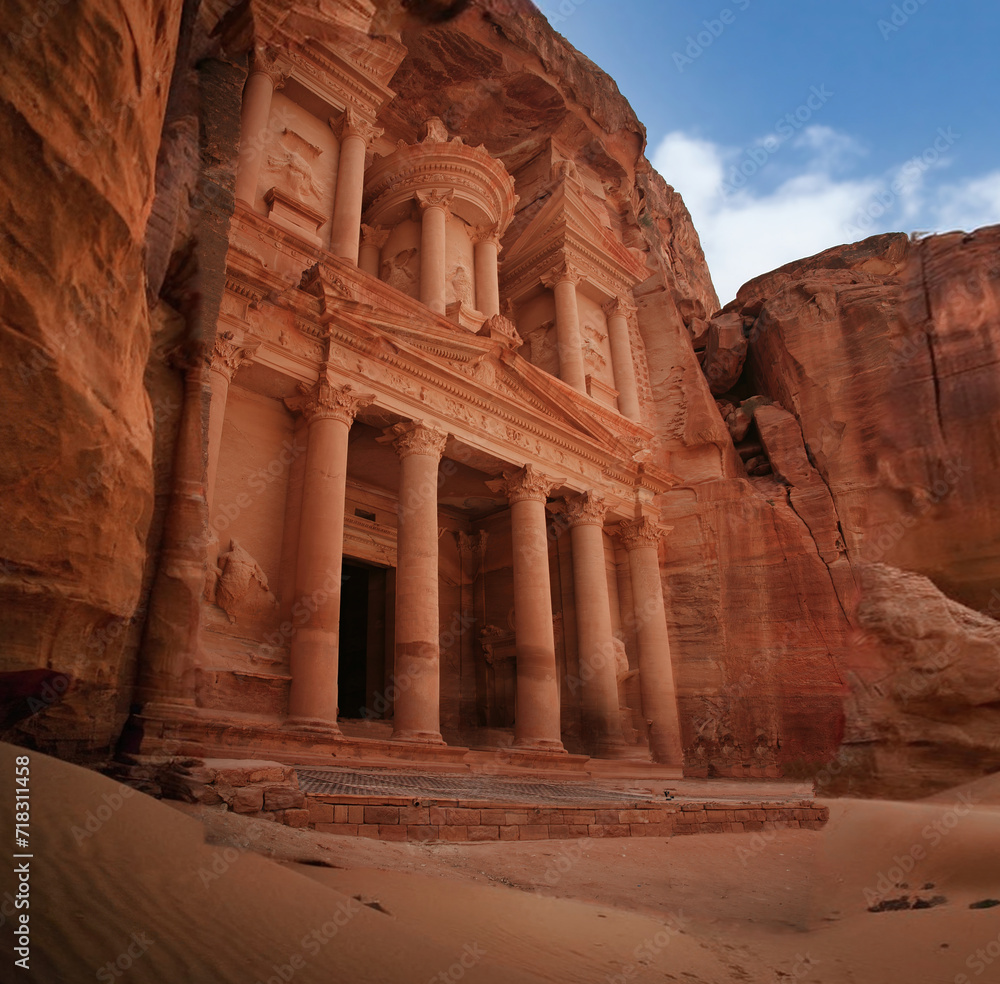 El Khazneh, also known as The Treasury, is one of the tourist attractions is an extraordinary work of art (Petra, Jordania)