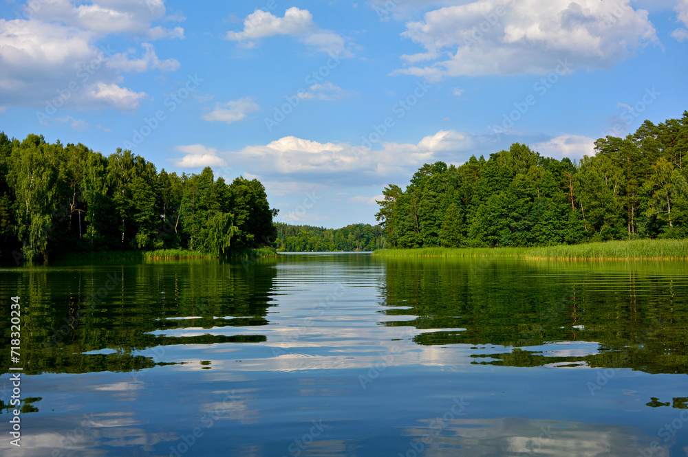 jezioro w lesie, lake in the forest	
