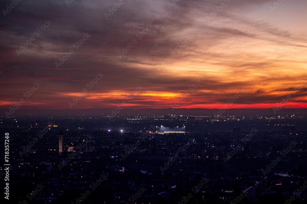 Fototapeta premium Tramonto su Verona con campo da calcio