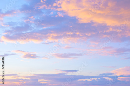 Vibrant Sunset Skies Painted With Shades of Pink and Blue © Mr. Music
