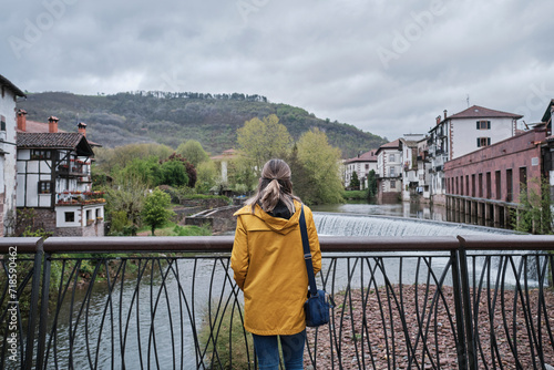 Persona con chubasquero amarillo mirando el rio Batzan a su paso por Elizondo photo
