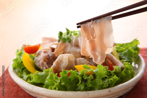 豚の冷しゃぶ　箸上げカット
