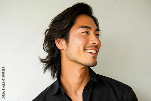 日本人の若い男性の横顔（若者・モデル・アジア人・白背景・背景なし） 