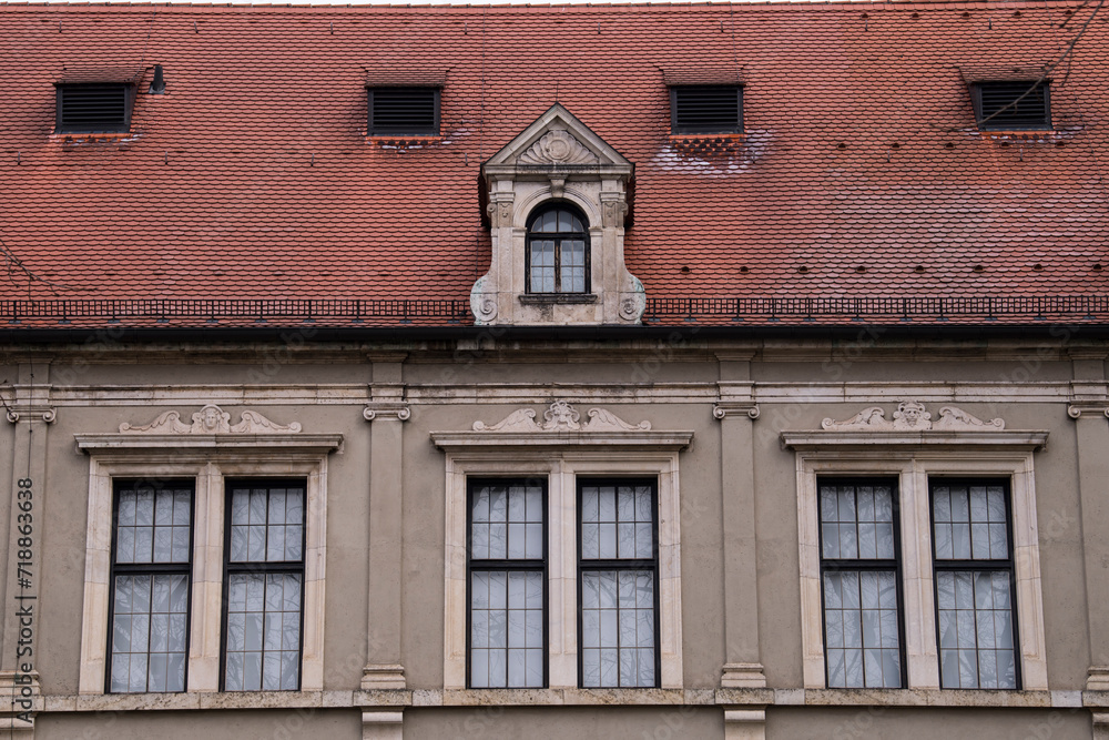 Obraz premium Munich, Germany - May 01, 2023: Antique window on famous Bavarian national museum in Munich.