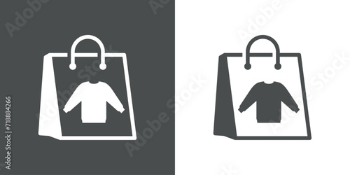 Logo con silueta de suéter de manga larga en bolsa de la compra de papel