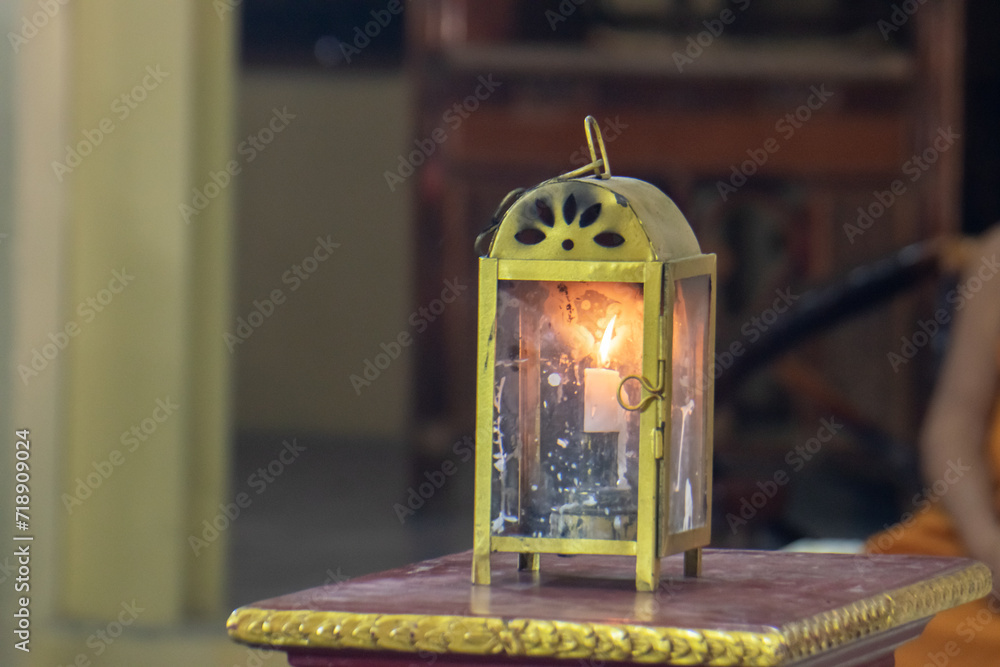 Funeral lamps in glass cabinets use natural energy, oil, and candles.