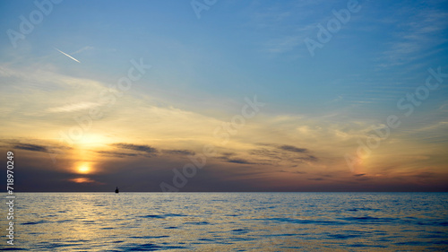 sunset in the sea © Simo Romakkaniemi