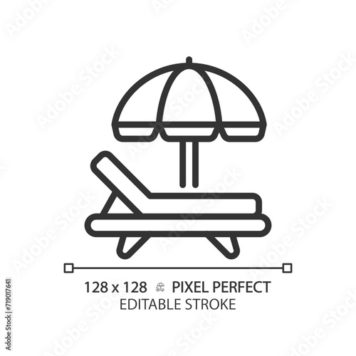 Sun lounger romantic vacation resort linear icon. Tourist paradise, summer weekend. Magnificent travel relaxation. Thin line illustration. Contour symbol. Vector outline drawing. Editable stroke