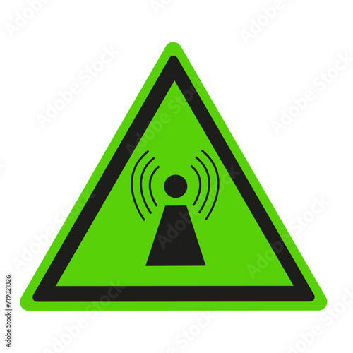 Signe triangulaire sur fond vert: Zone de rayonnement non ionisant