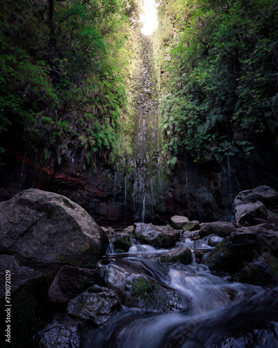 25 fontes waterfall