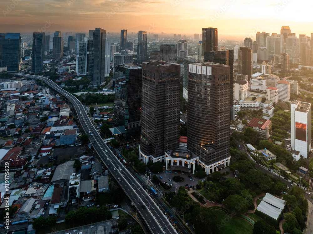 Obraz premium Panoramic view of jakarta City, Indonesia, with beautiful sunset. Jakarta is the largest city in indonesia that also the center of governance and business district. 