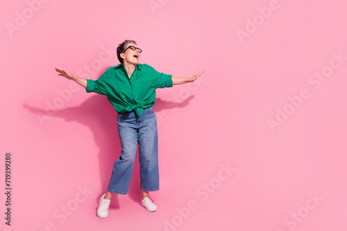 Full length photo of lovely senior lady dancing celebrate achievement dressed stylish green garment isolated on pink color background