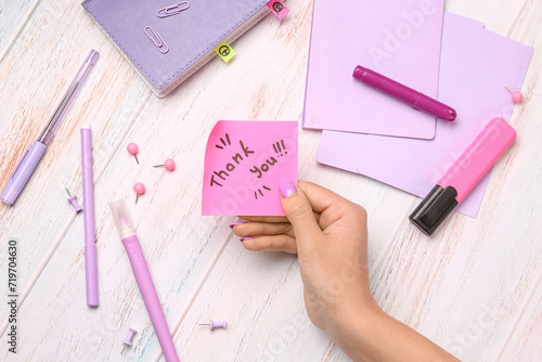 Woman holding sticky note w...