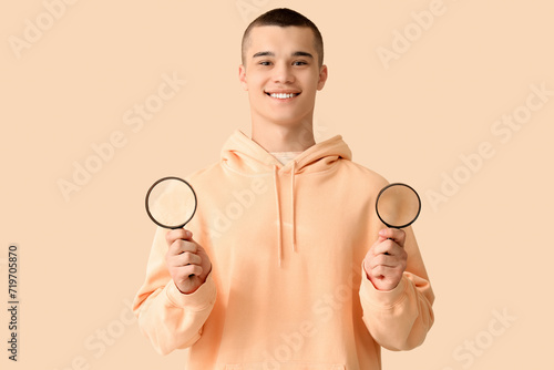 Young man with magnifiers o...