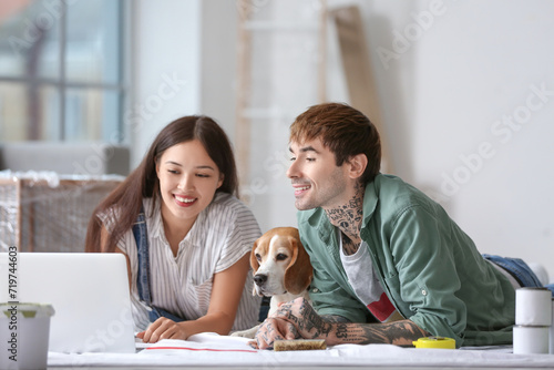 Young couple with Beagle do...