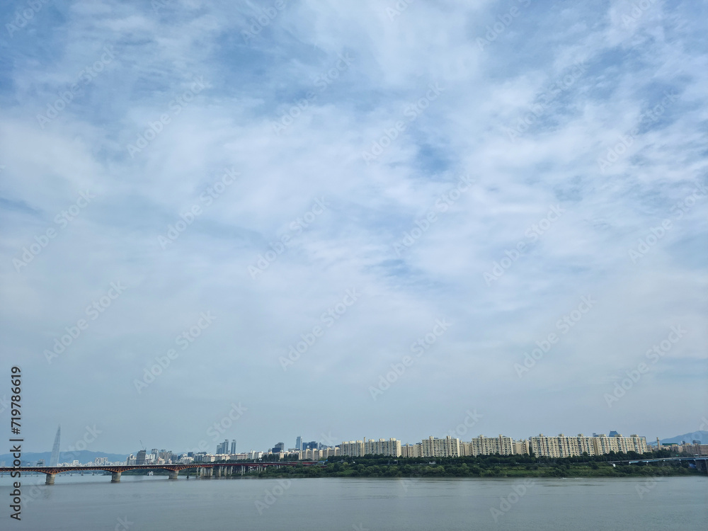 This is the view of the Han River in Seoul, South Korea.
This is the view of the Han River in Seoul, South Korea.