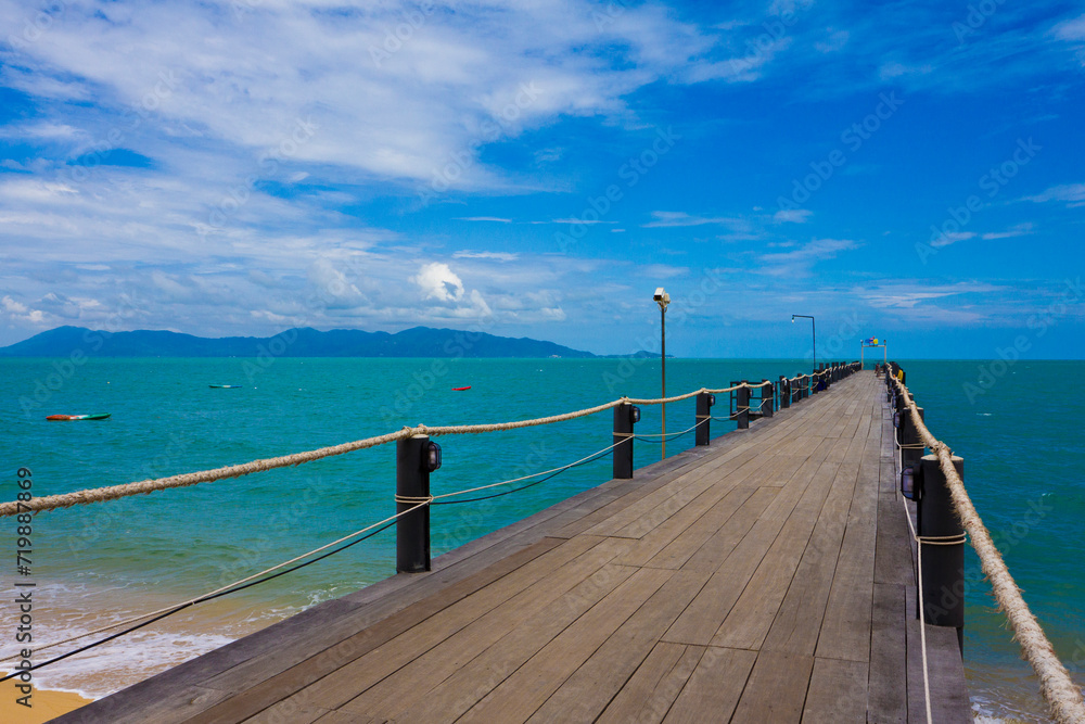 Fototapeta premium Summer at the white sand beach in Samui island, Suratthani province, Thailand.