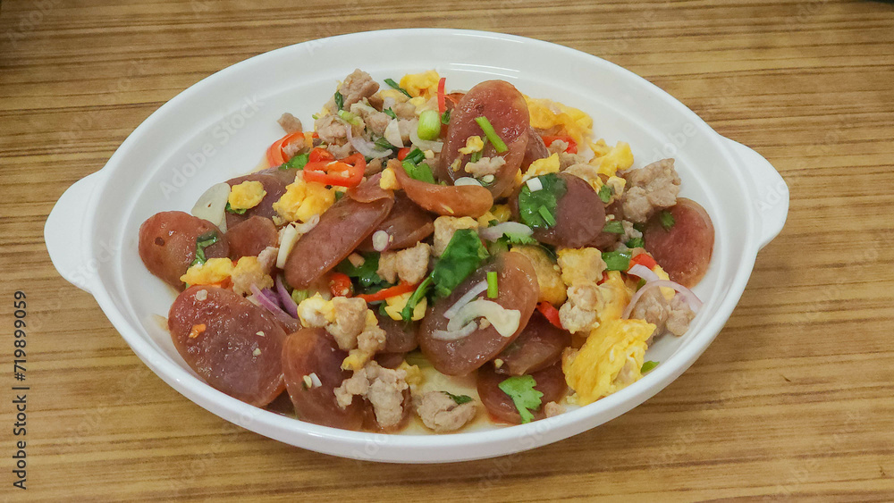 Put Chinese sausage salad on a plate and serve, another part of the Thai food menu. Put Chinese sausage salad on a plate and serve, another part of the Thai food menu.
