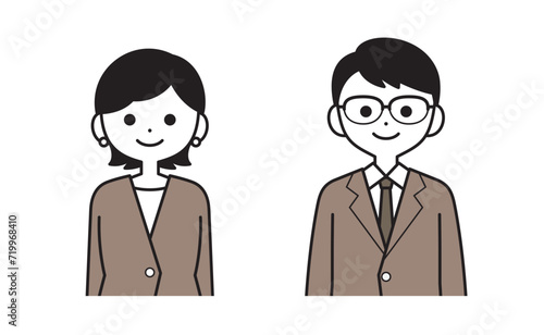 正面を向いているスーツ姿の女性と男性