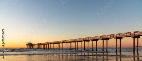 Obraz na płótnie Panoramic view of UCSD Scripps Pier in La Jolla at Magic Hour
w salonie