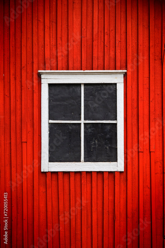 Obraz na płótnie White window on red wooden wall. Traditional Finnish Architecture. w salonie