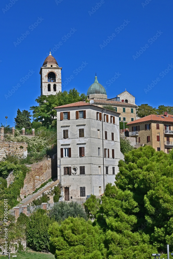 Ancona, la salita della collina verso la cattedrale di San Ciriaco - Marche Ancona, la salita della collina verso la cattedrale di San Ciriaco - Marche