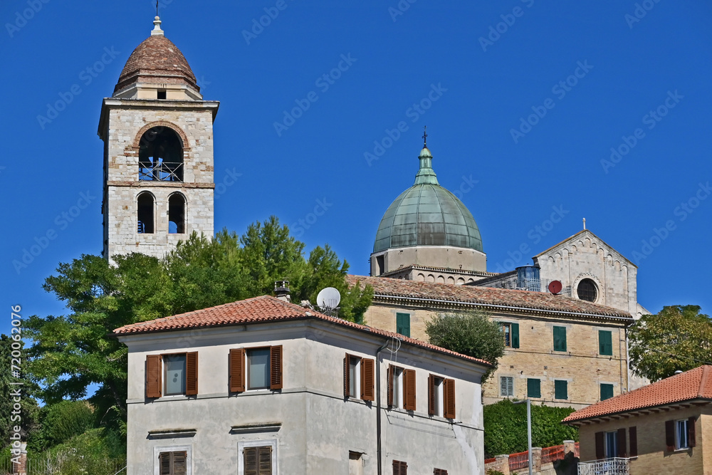 Ancona, la salita della collina verso la cattedrale di San Ciriaco - Marche