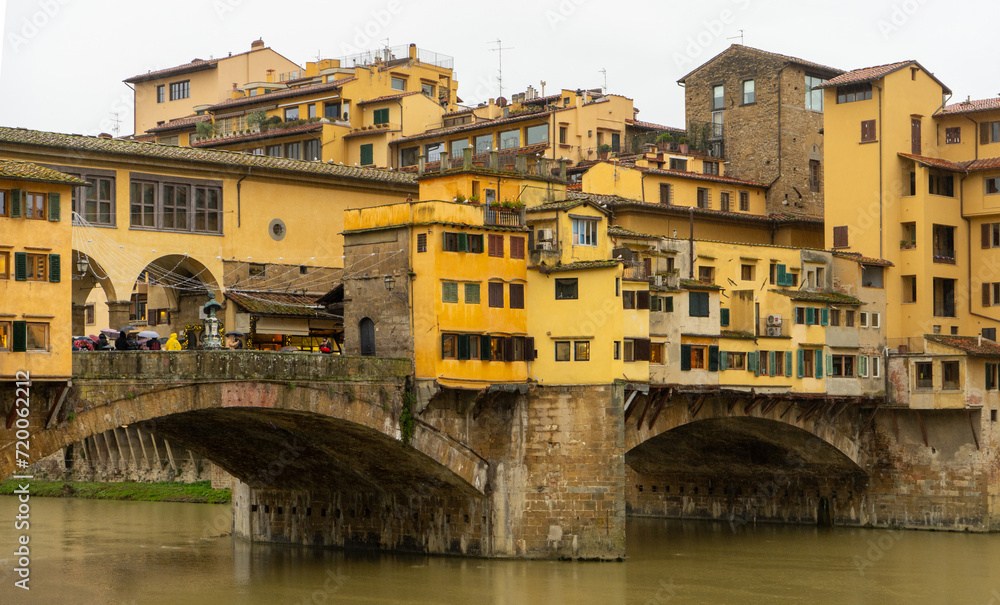 Obraz premium Buildings on unique bridge - Florence, Italy