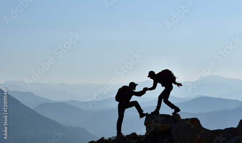 Team Collaboration on Challenging Trails