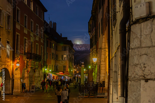 Levé de lune sur le Parmelan depuis le Puit Saint-Jean, Annecy, Haute-Savoie, France © David LEVEQUE