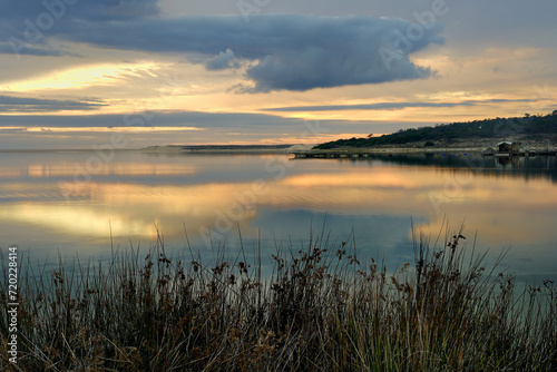 Fototapeta Naklejka Na Ścianę i Meble -  Beautiful sunset over the lake, Albufeira lagoon, Sesimbra, Portugal