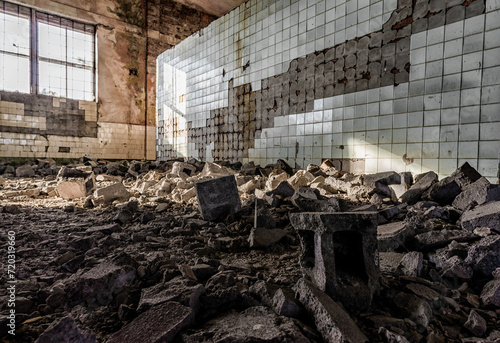 Fotografi hall of an abandoned factory after the bombing in Ukraine