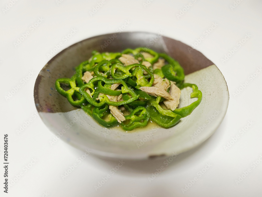 Stir-fried chopped peppers and tuna